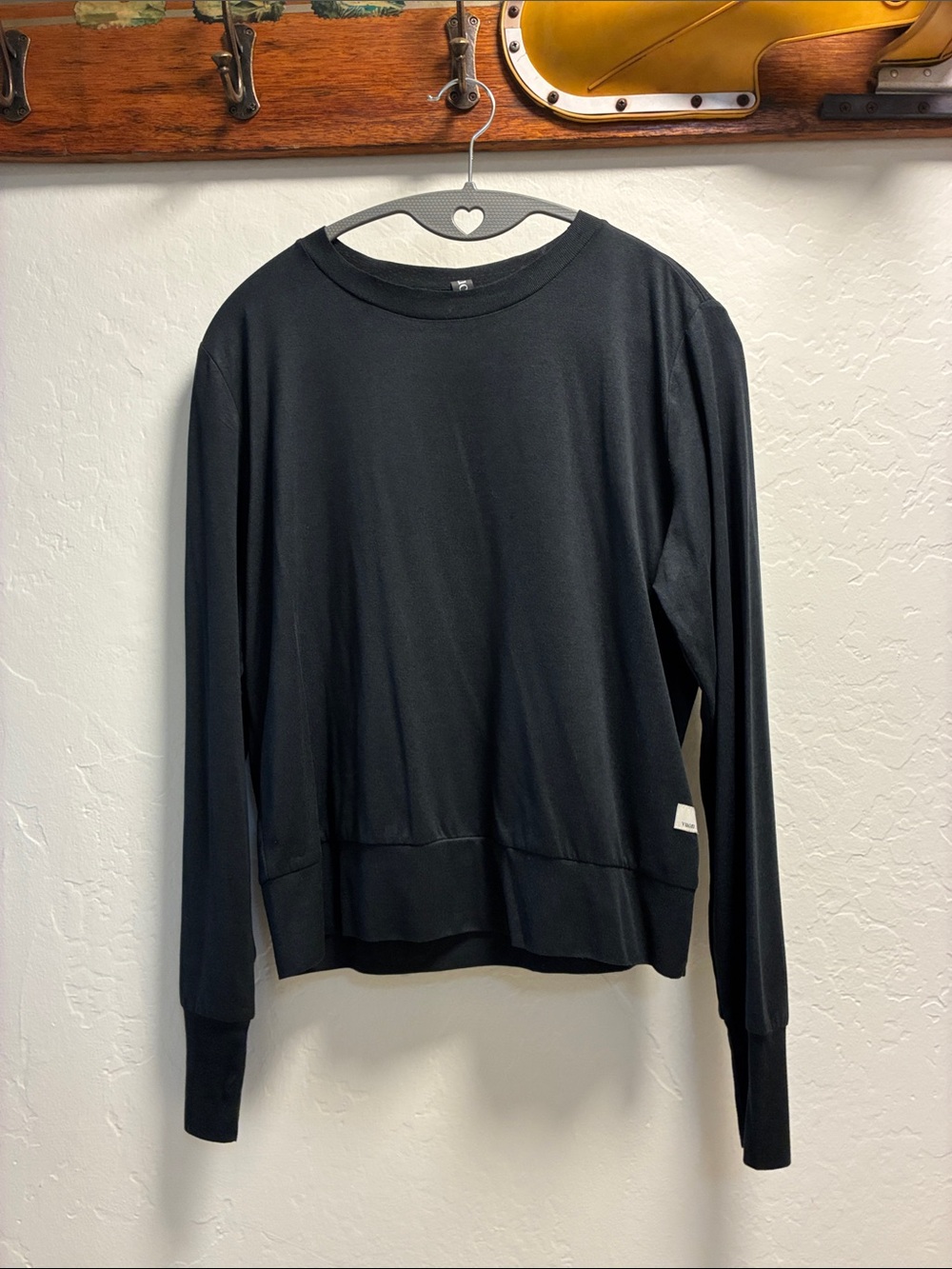 Vuori Black Long Sleeve Crewneck Top Size Small